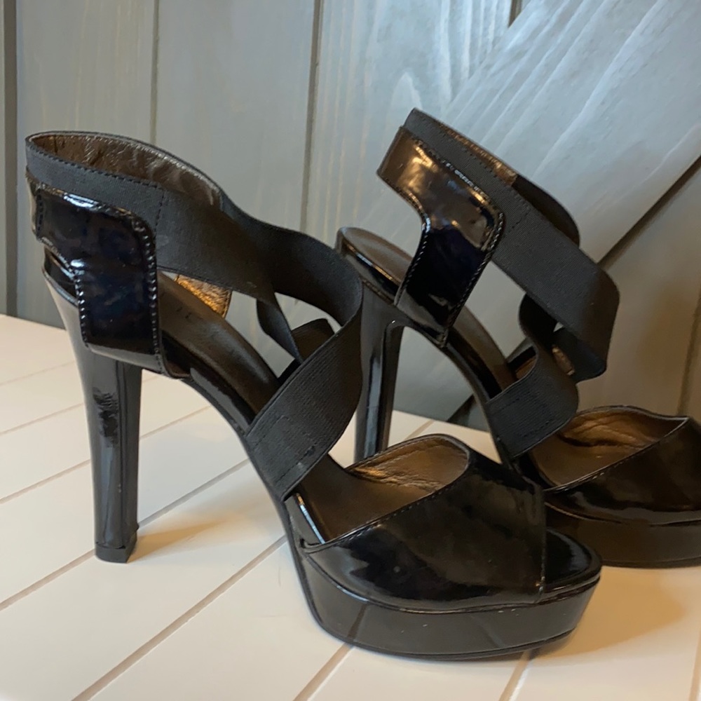 Moda women’s heeled sandals size 6.5 black criss cross straps high heels
